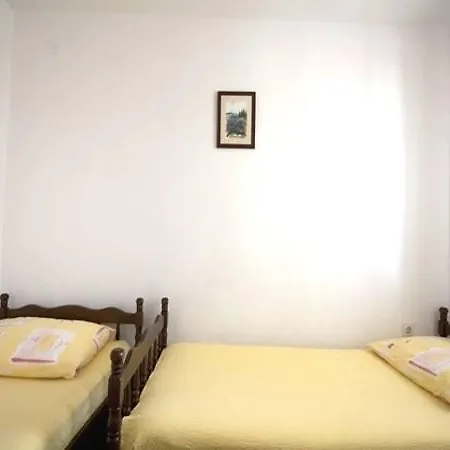 Pag 8 Διαμέρισμα *