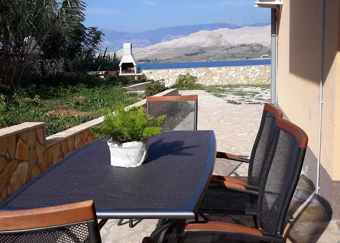 Pag 8 Apartment Pag Town